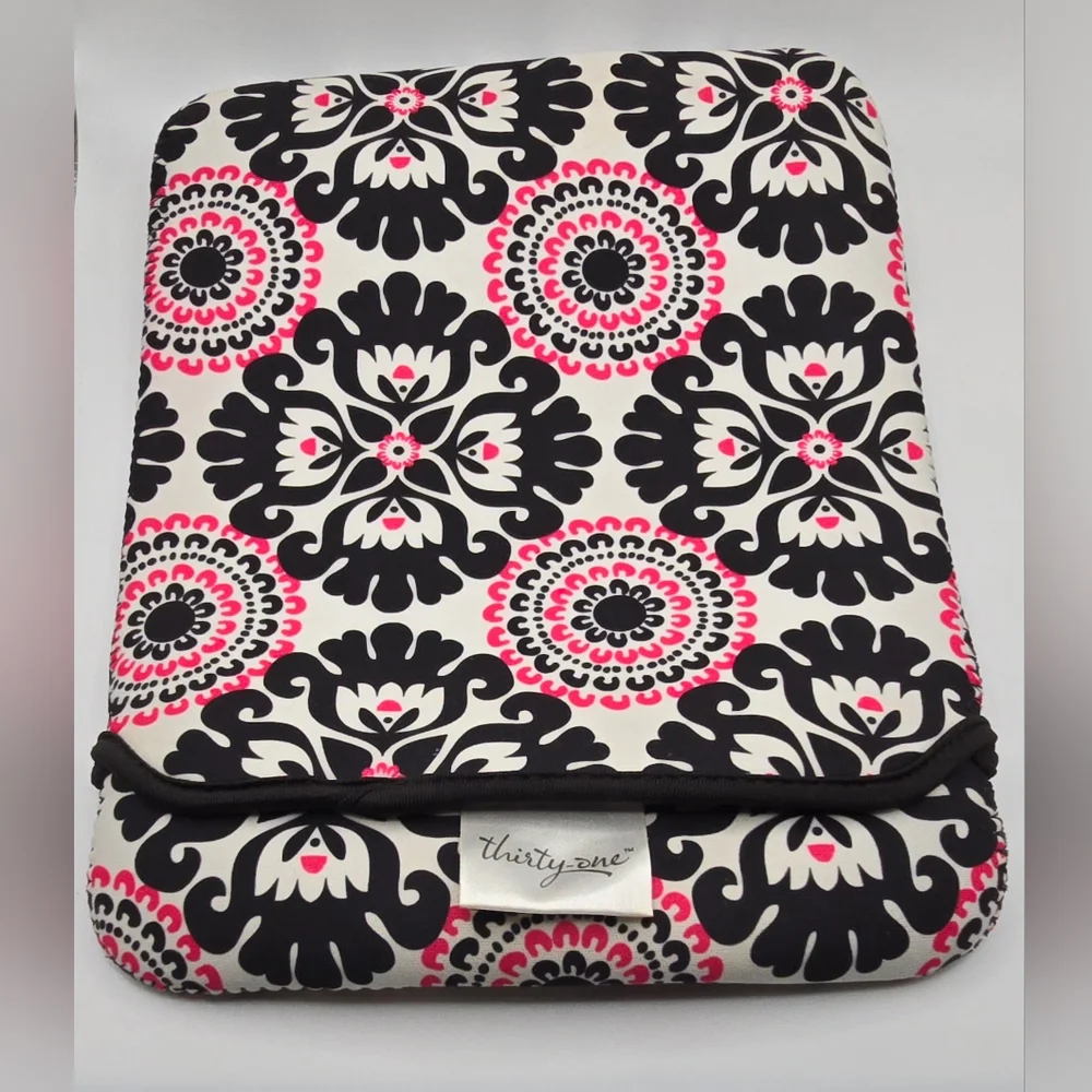 Thirty One Tote A Tablet Sleeve Case Soft Pink Pop Medallion Print 8 x 10 EUC